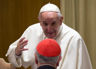 Papa visita albergue para personas sin hogar