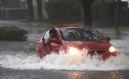 Tras tocar tierra en Alabama, "Sally" se degrada a tormenta tropical