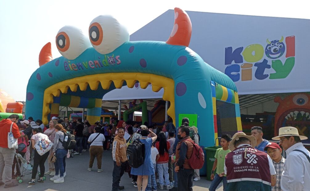 Miles de niñas y niños que llegaron temprano para entretenerse en el festival. Foto: Frida Sánchez - EL UNIVERSAL