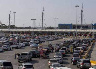 Apagón informático provoca caos peatonal y vehicular en la frontera entre Estados Unidos y México