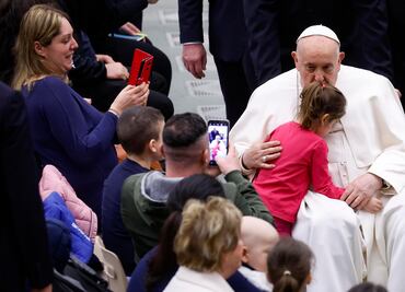 Papa Francisco pide compromiso para eliminar leyes discriminatorias con las mujeres