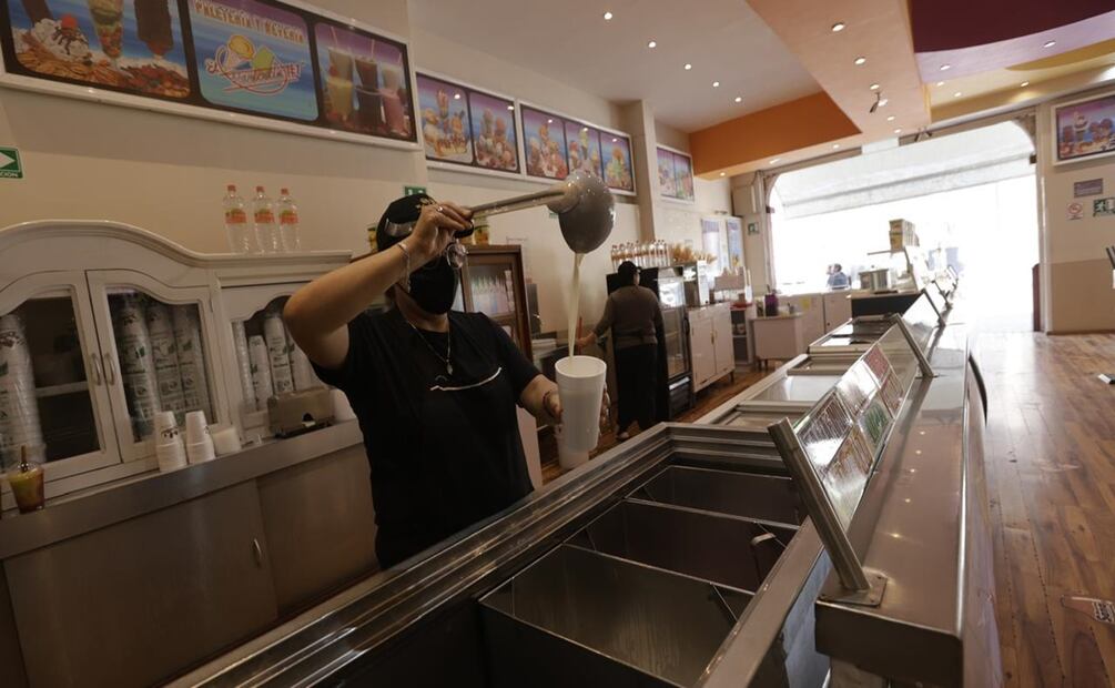 Aumenta venta de nieves en Toluca por calor. Foto:  Jorge Alvarado