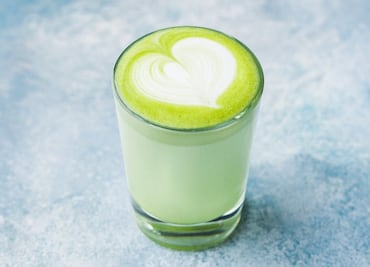 Por qué tomar agua de nopal y sábila