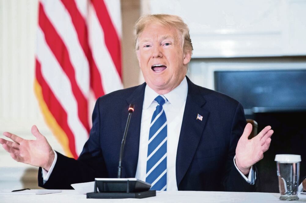 El presidente Donald Trump también se refirió a Canadá, a quien amenazó de que o trata bien a EU, o “tendrán que hacer negocios un poco diferentes” (MICHAEL REYNOLDS. EFE)