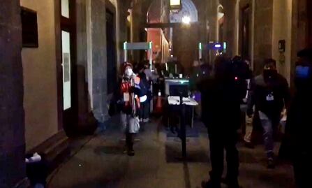 Migrantes piden en Palacio Nacional libre tránsito por todo el país