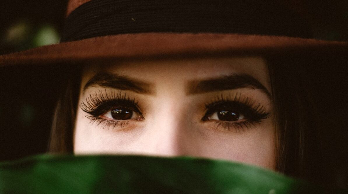 El aceite de ricino es muy popular en la búsqueda de unas pestañas más largas / Foto: Unsplash