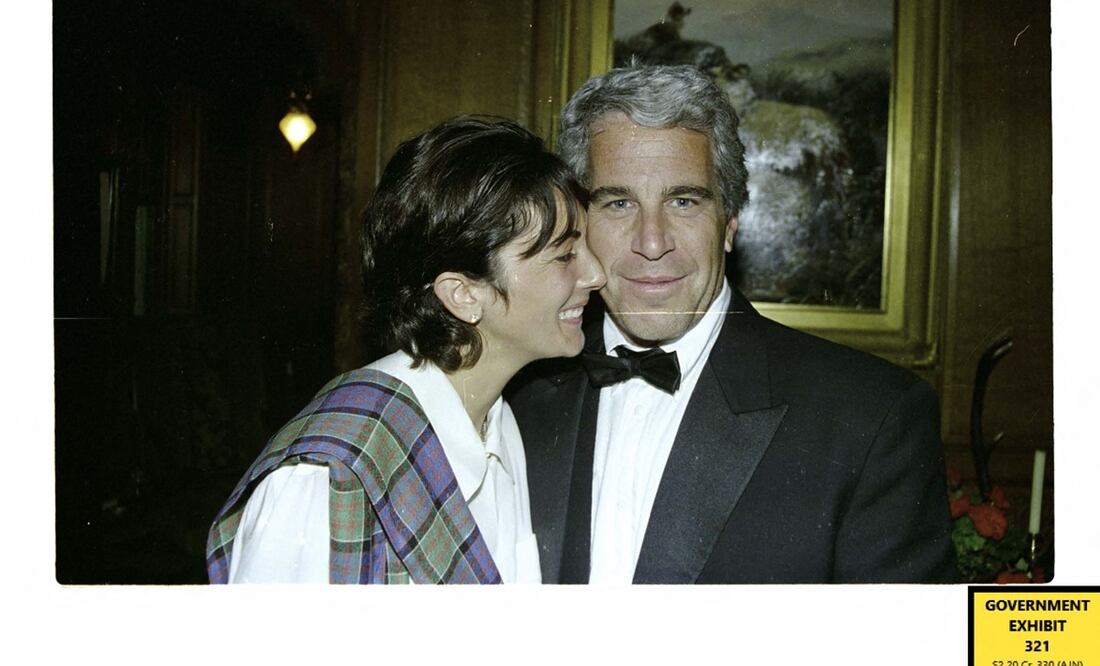 En la fotografía se observa a la socialité británica Ghislaine Maxwell y al financiero estadounidense Jeffrey Epstein. Foto: AFP/Archivo