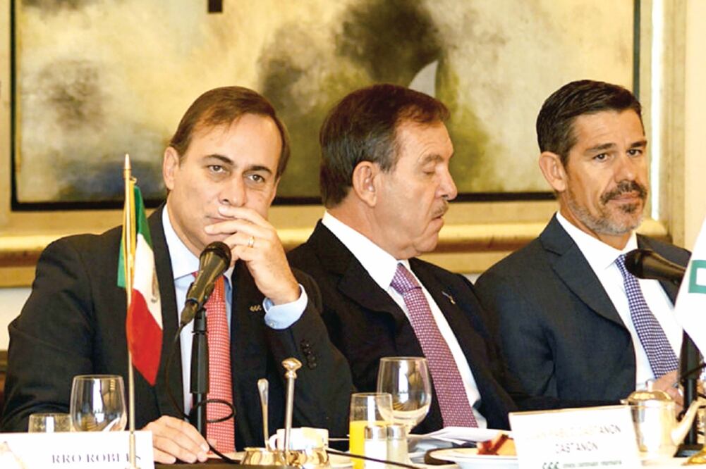 Juan Pablo Castañón (izq.), presidente del CCE, precisó que hay 220 mil firmas afectadas en Oaxaca y Chiapas, a consecuencia de los bloqueos (CORTESÍA)