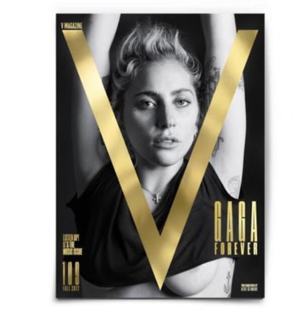 Lady Gaga destapa parte de su seno en portada de revista
