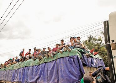 Pide México frenar las caravanas migrantes