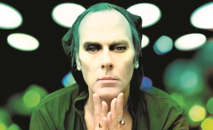 Expulsan a Peter Murphy de su concierto por aventar botellas al público