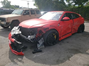El Lamborghini Urus accidentado que puede ser tuyo por 850 dólares