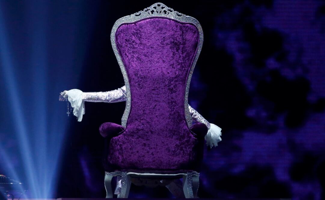 Madonna apareció en un trono para iniciar su homenaje a Prince en los Billboard 2016 Foto:Reuters