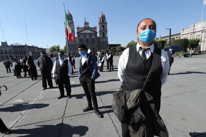 Meseros demandan apoyos económicos en Toluca tras quedarse sin trabajo por Covid-19