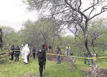Hallan 17 cuerpos en fosas clandestinas