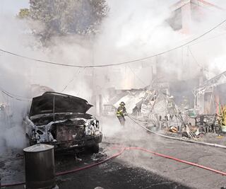 Arde pipa y obliga al desalojo de más de 700 personas