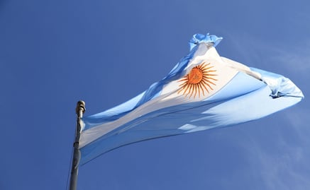 Inflación en Argentina se sitúa en 2.4% en febrero; supera levemente cifra alcanzada en enero