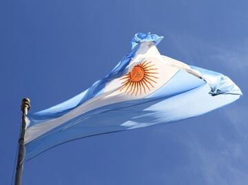 Fitch mejora su "confianza" en Argentina y eleva nota de su deuda a largo plazo; la coloca en "CCC"