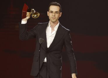 Édgar Barrera, el compositor mexicano más nominado en los Latin Grammy 2023, se alza con galardón