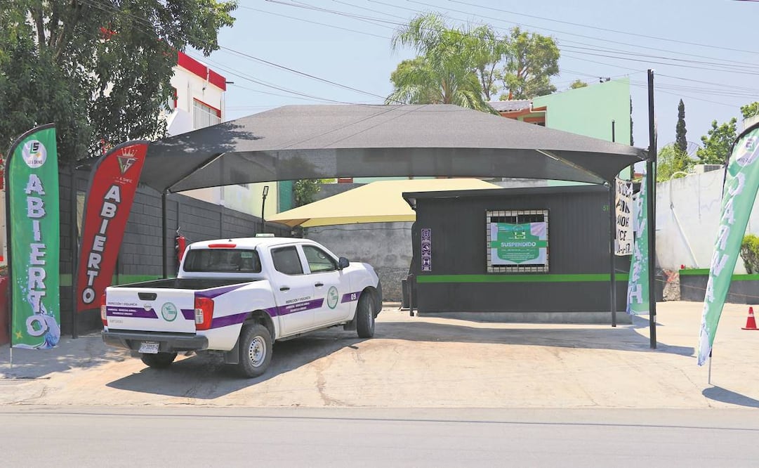 La Procuraduría Estatal de Medio Ambiente clausuró un autolavado por mal uso del agua. Foto: Especial