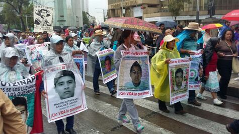 Reporta GDF 18 mil personas en marcha por los 43