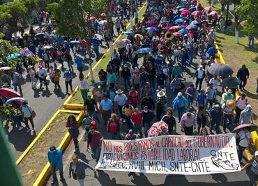 Maestros protestan en los estados por falta de pagos