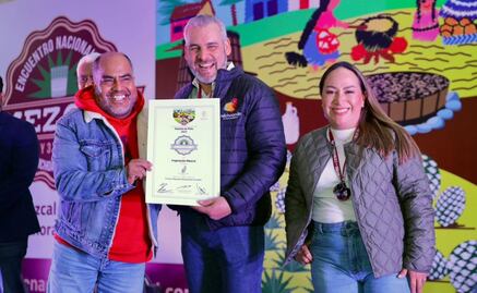 Gobernador de Michoacán entrega el Primer Premio Nacional del Mezcal