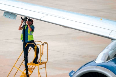 Guerra en Medio Oriente sacude las metas financieras de las aerolíneas
