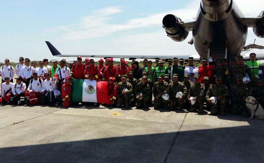 El gobierno mexicano envió a Ecuador un equipo con especialistas en rescate y personal de varias dependencias (Foto: @JaimedelArenal)