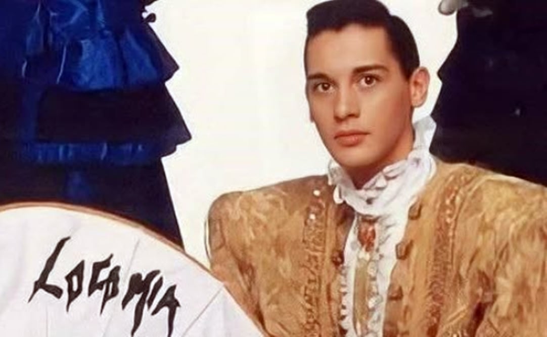 Manolo Arjona, fue un bailarín y cantante español conocido por ser uno de los miembros fundadores y pilares estéticos de Locomía.
