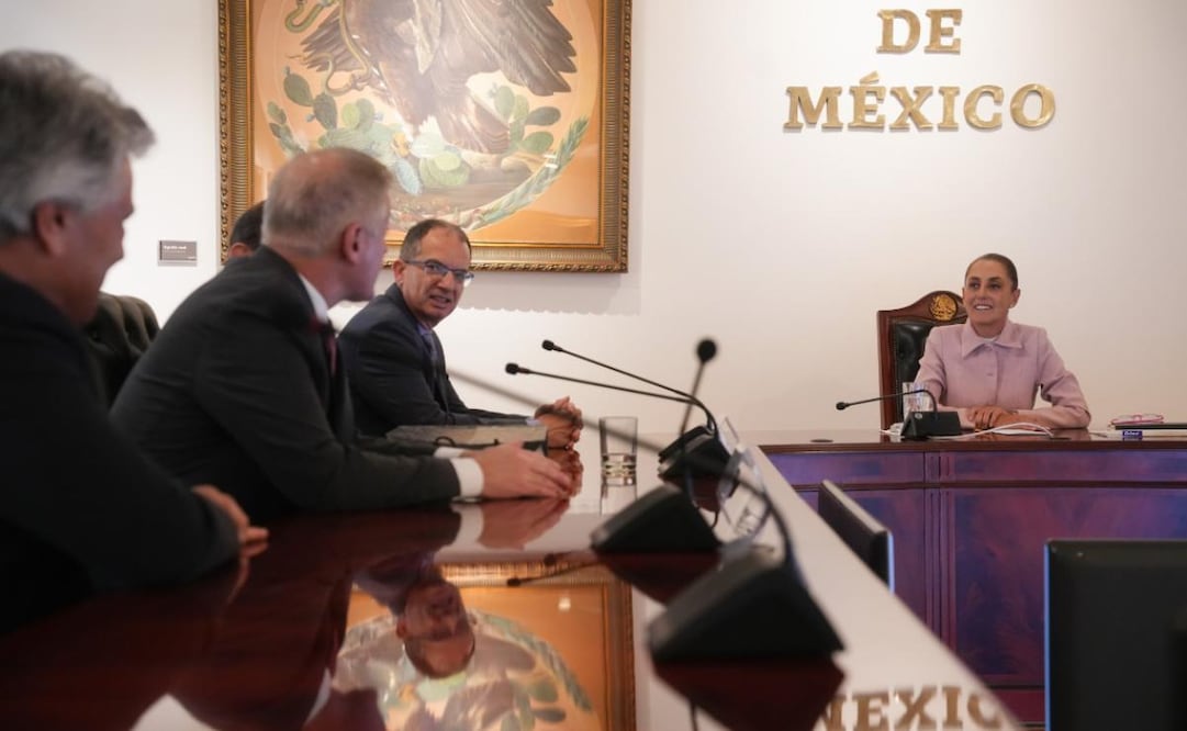 La presidenta Claudia Sheinbaum Pardo presidió la firma de un acuerdo entre la Secretaría de Salud, Birmex, Liomont y la farmacéutica Moderna en Palacio Nacional este lunes 9 de febrero de 2026. Foto: Presidencia