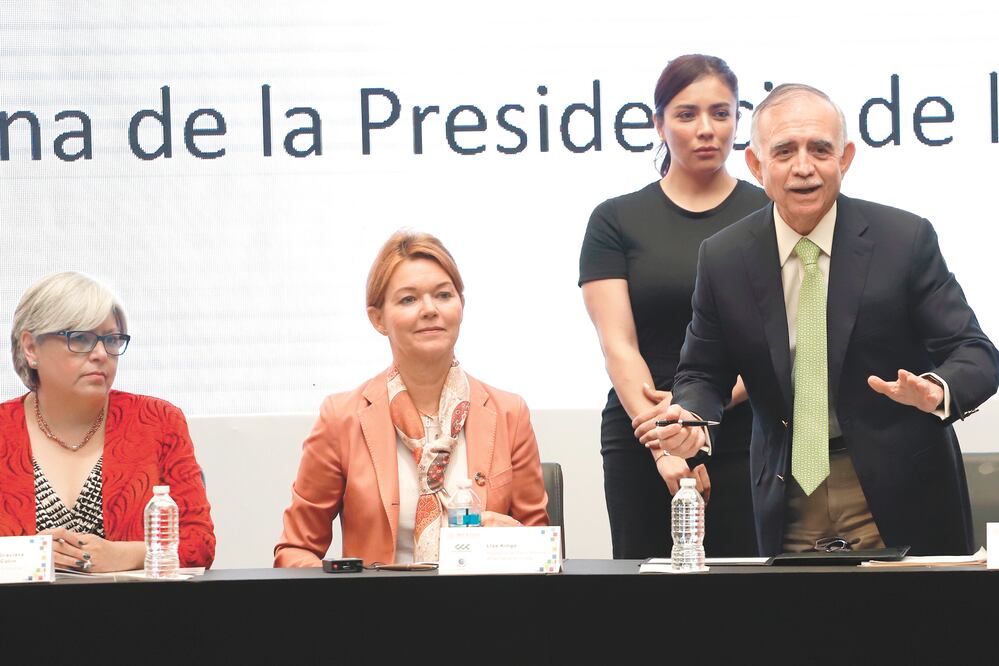 Graciela Márquez, secretaría de Economía; Lise Kingo, CEO del Pacto Mundial de las Naciones Unidas, y Alfonso Romo, jefe de la Oficina de la Presidencia. BERENICE FREGOSO. EL UNIVERSAL