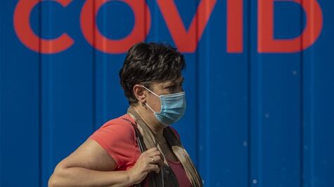 ¿Por qué deberías seguir usando cubrebocas después de ponerte la vacuna contra el Covid?