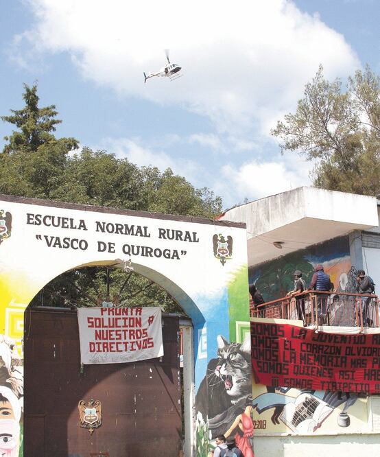 Exigencias pasadas. Hace dos semanas, normalistas bloquearon la vía del tren en Tiripetío exigiendo el pago de becas al gobierno federal. ARCHIVO EL UNIVERSAL