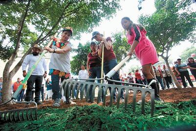 En Iztapalapa, Sheinbaum ofrece disculpas por falta de agua