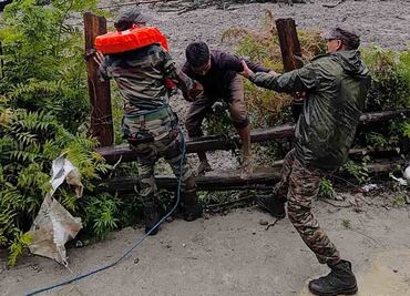 VIDEO: Riada repentina en el Himalaya indio deja al menos un centenar de desaparecidos; reportan 4 muertos