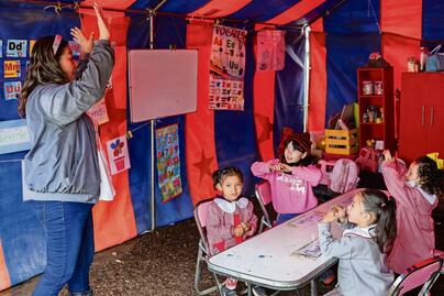 Llevan educación a niños en circos en el Edomex