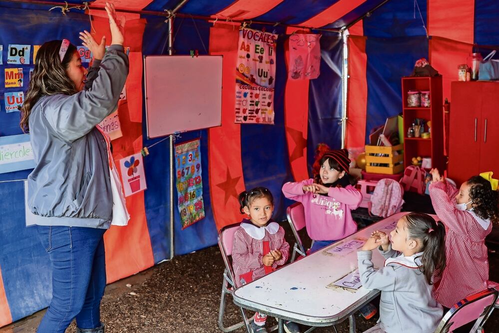 La premisa de llegar hasta donde se instalan los circos es evitar que las familias se separen por motivo de su actividad, refiere Berenice Olmos, coordinadora de Conafe. Foto: Hugo Salvador EL UNIVERSAL