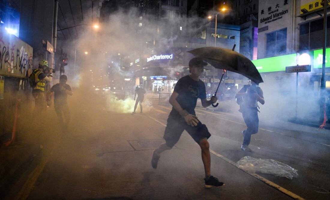 Los manifestantes hongkoneses se organizan y planean las protestas a través de aplicaciones de mensajería por internet (Fotos: AFP)