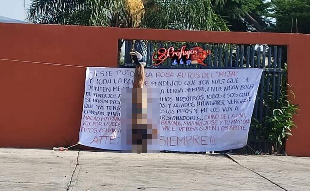 Junto al cuerpo también extendieron una manta en la que se le acusa de robo de autos / Foto: Especial