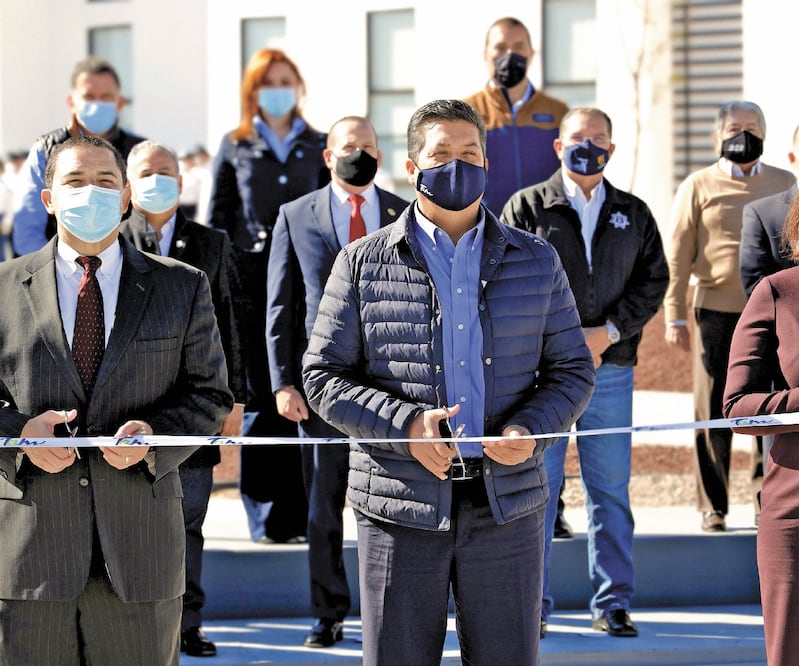El gobernador Francisco Javier García Cabeza de Vaca en la inauguración del complejo junto a autoridades de Estados Unidos. 