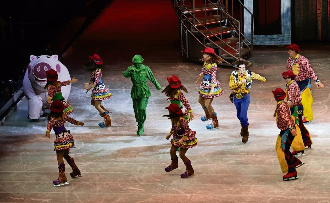 El espectáculo presenta a personajes de Toy Story con acrobacias sobre hielo. FOTO: CARLOS MEJIA/EL UNIVERSAL