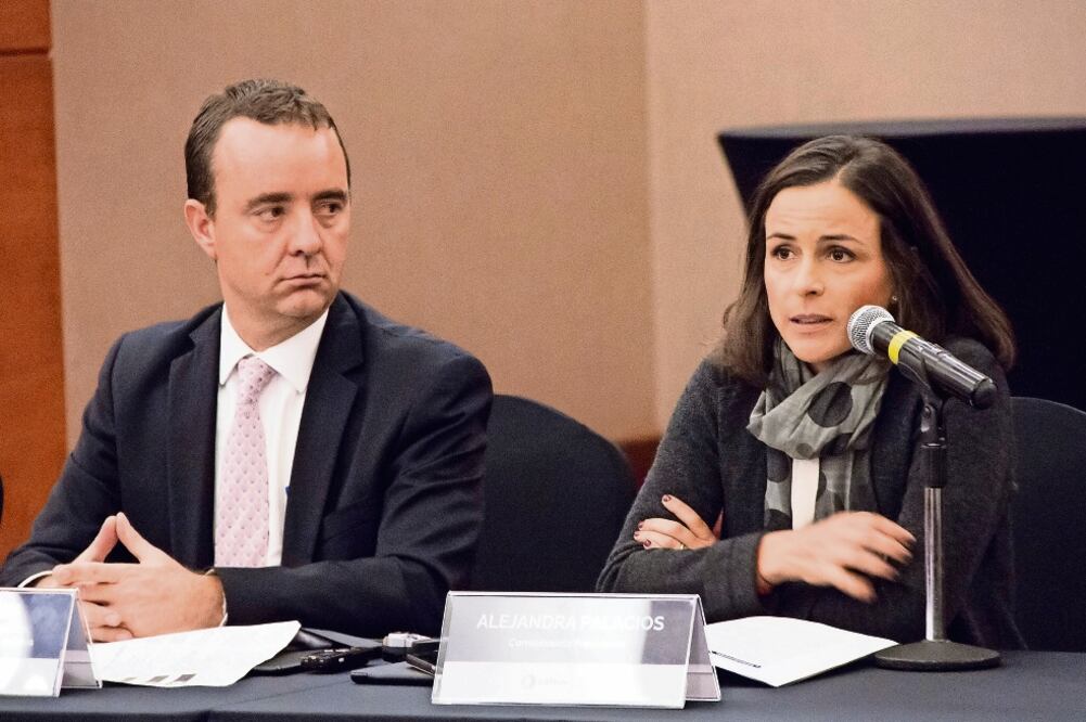 Alejandro Faya, de la Unidad de Planeación, y Alejandra Palacios, titular de la Cofece, presentaron el estudio del mercado gasolinero el pasado 11 de julio (YADÍN XOLALPA. EL UNIVERSAL)