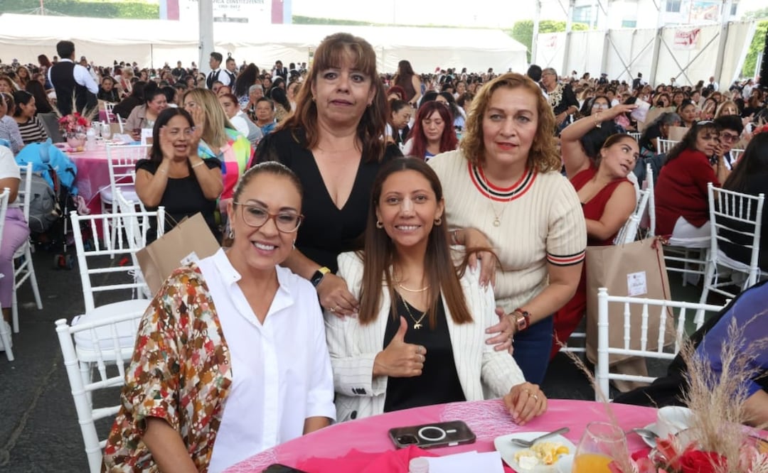 La alcaldesa Evelyn Parra encabezó un evento este fin de semana para festejar a las madres trabajadoras. | Foto: Especial.