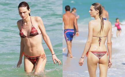 Modelo transgénero se luce en bikini