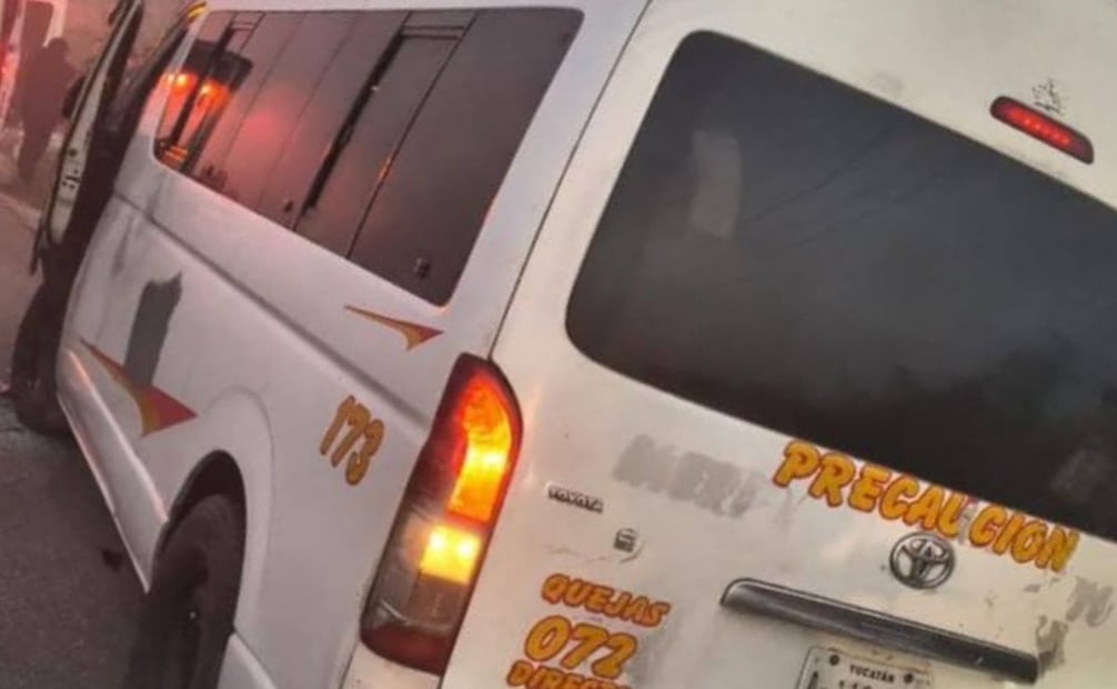 Choque entre auto y transporte público deja diversos heridos en carretera Tizimín-Mérida (09/02/2026). Foto: Especial