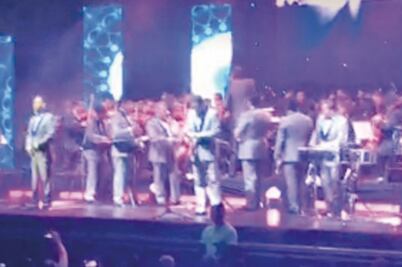 Bailan mambo, bolero y rumba a ritmo altruista