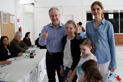 Acusa Santiago Creel compra de votos