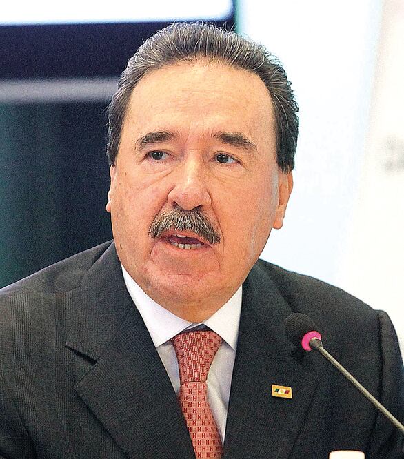 Emilio Gamboa, coordinador parlamentario del PRI, dijo que los senadores del partido trabajarán para disminuir la desigualdad en el campo (Archivo. EL UNIVERSAL)
