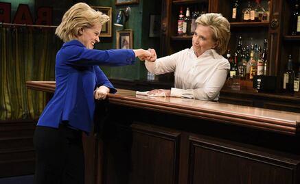 Hillary Clinton se ríe de sí misma en show de Tv